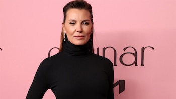 Mar Flores, molesta, se planta ante la prensa tras su sonada ausencia junto a Alejandra Rubio en la Feria del Libro