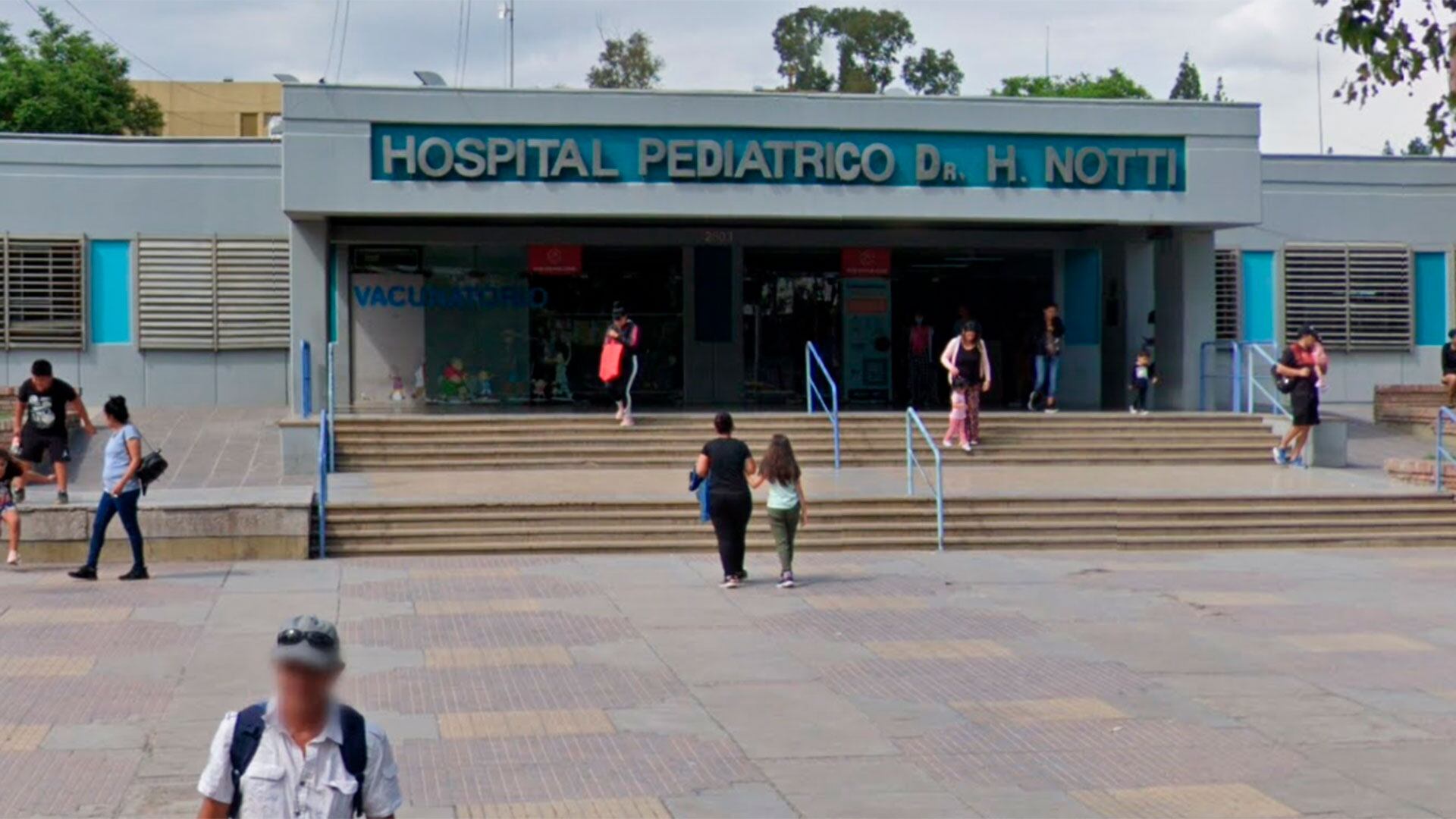 Los médicos de Hospital Pediátrico Notti dieron aviso a las autoridades tras observar el terrible estado en el que ingresó la beba (Google Street View)