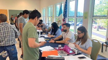 El programa de consulados móviles de Guatemala facilitó casi 12 mil atenciones en Estados Unidos en abril