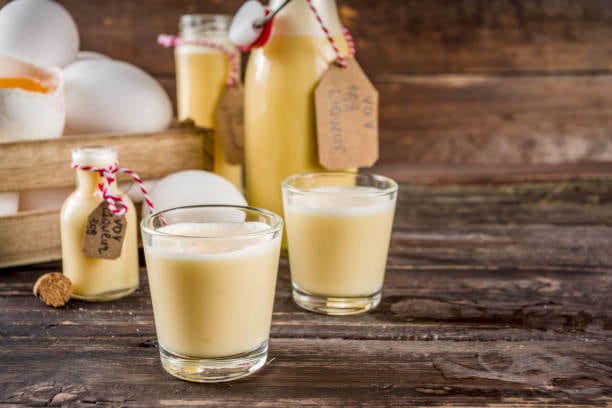 Una bebida que lleva el delicioso sabor del rompope a otro nivel. Foto: (iStock)