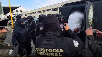 Bajo fuerte resguardo militar llegó a la capital Miguel Sánchez, alias "Quetu", alcalde de Juchitán capturado por presunta extorsión