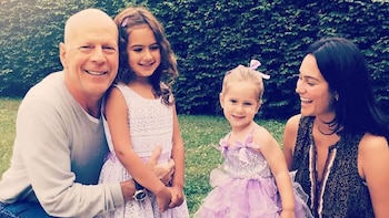 La esposa de Bruce Willis cuenta cómo sus hijas la han visto “rota en el piso” en medio de la enfermedad del actor: “Sigo luchando a diario”