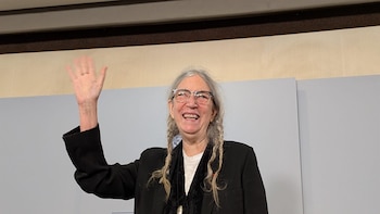 Patti Smith llama a ciudadanos a "usar su poder" para cambiar Gobierno del que "se siente avergonzada"
