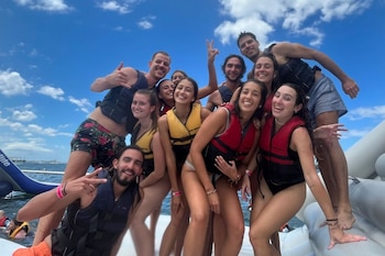 Un grupo de jóvenes se