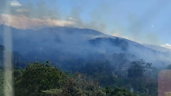 Cali en llamas durante la posesión de Abelardo de la Espriella: incendio en la vía a Cristo Rey