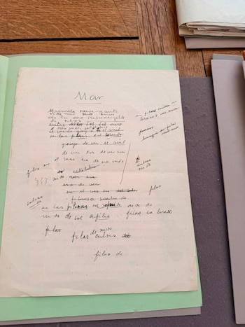 Guatemala y la Biblioteca Nacional de Francia impulsan una plataforma en línea para digitalizar y compartir manuscritos, cartas y cuadernos inéditos de Miguel Ángel Asturias.
