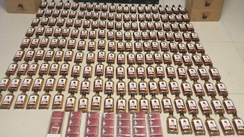 Entre ron, cigarrillos, pistolas y celulares: el doble operativo policial que sacudió dos zonas de República Dominicana