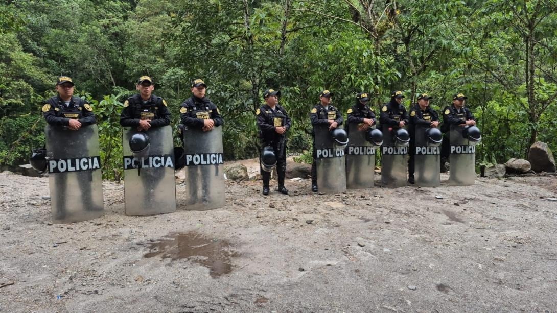 Cerca de 200 agentes intervinieron en la zona de amortiguamiento del santuario, logrando el retiro voluntario de ocupantes y restableciendo el tránsito. Facebook