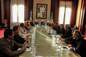 Kicillof reunido con los representantes