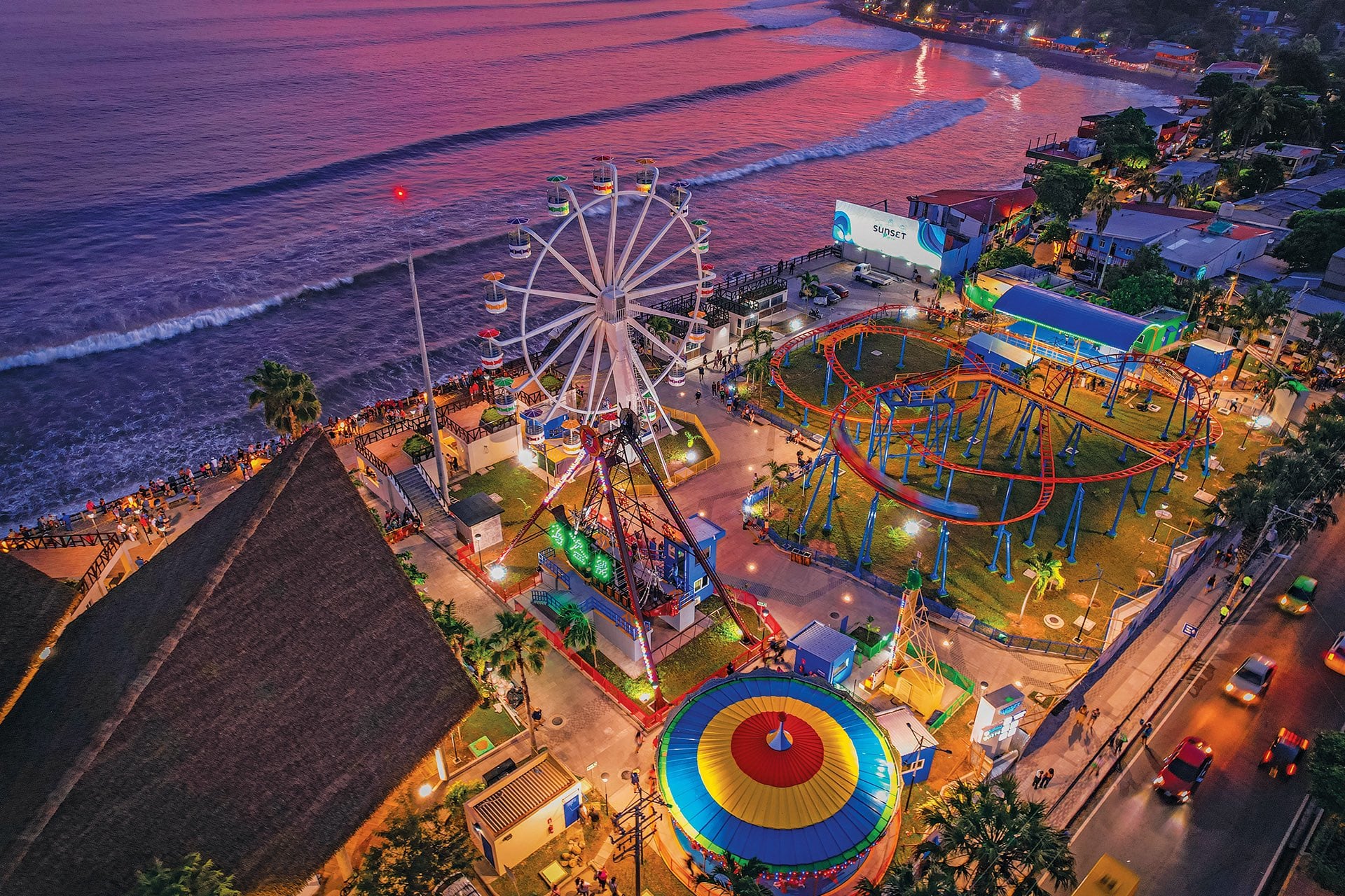 Sunset Park en Puerto La Libertad lideró los destinos más visitados durante la Semana Santa, gracias a conciertos y actividades recreativas para turistas. (Foto cortesía @ISTUSV).