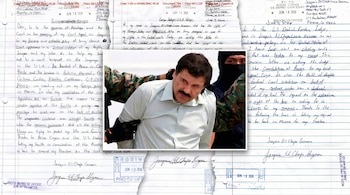 Collage de Joaquín Guzmán escoltado por un oficial, sobre páginas rasgadas con escritura manuscrita y sellos de recibido.