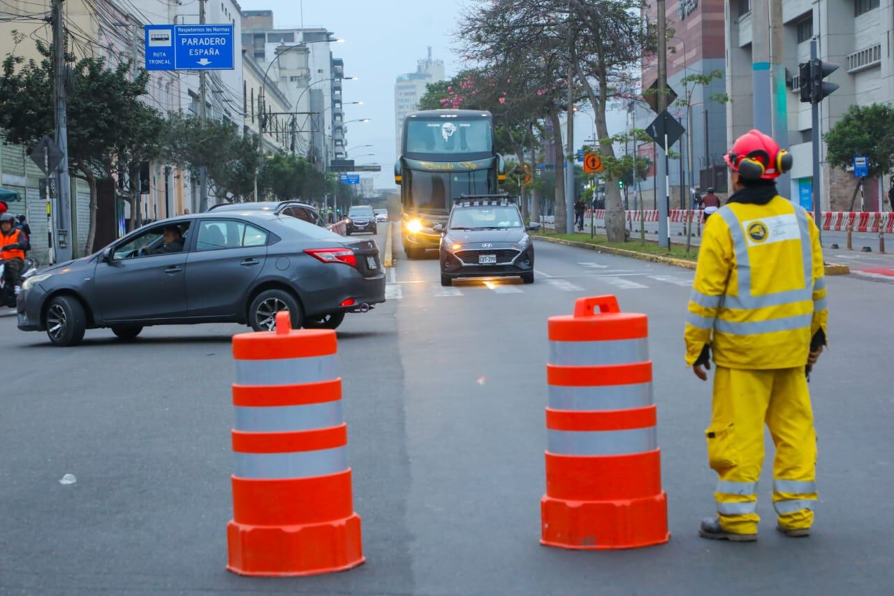 La Línea 2 del Metro de Lima contará con 27 estaciones, conectando 10 distritos de Lima y Callao para mejorar la movilidad.