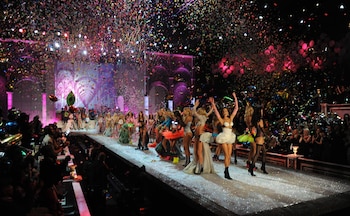 Fotografía de archivo de un desfile de modelos de la afamada firma de lencería Victoria's Secret, en Nueva York (NY, EE.UU.). EFE/Andrew Gombert