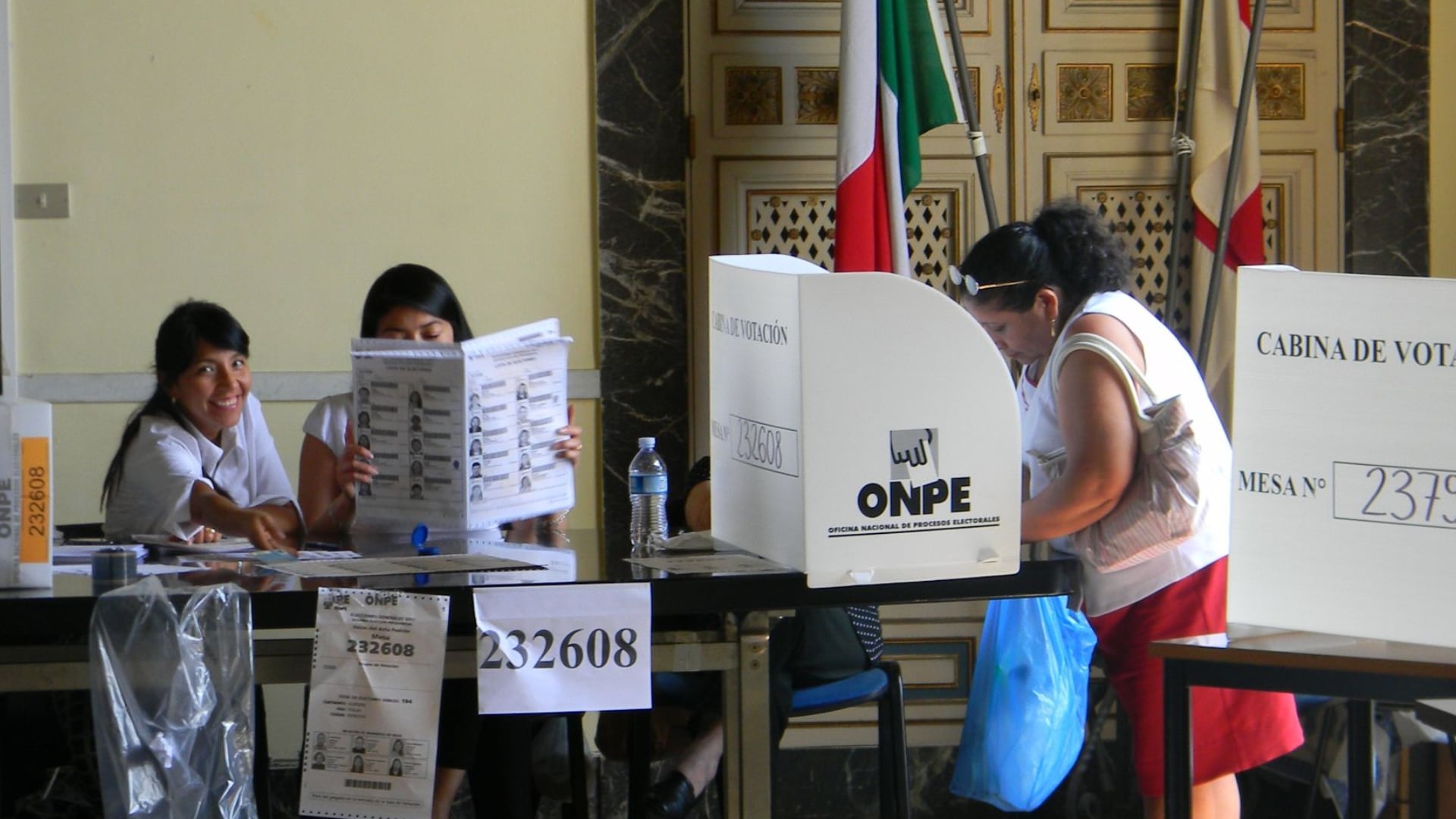 La organización electoral en el extranjero supera cifras previas y garantiza cobertura a votantes peruanos
