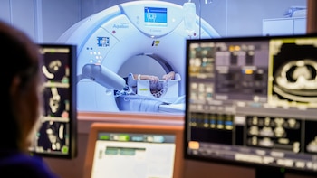 En Guatemala, el Hospital Roosevelt atiende a 100 nuevos pacientes con cáncer al mes y amplía sus servicios