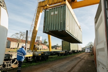De acuerdo con la información difundida, la consolidación del transporte intermodal y transfronterizo puede contribuir a reducir costos logísticos generales, mejorar la eficiencia y fortalecer los flujos comerciales y la competitividad regional (Foto: Trenes Argentinos Carga)
