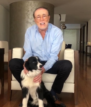 Seguidores del locutor están atentos