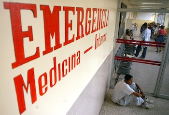 El proceso de revisión y cancelación de contratos busca proteger la estabilidad económica y legal del sistema de salud público en Honduras. (EFE/Delmer Membreño)