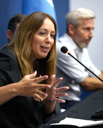 María Eugenia Vidal junto al