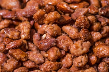 Receta de almendras garrapiñadas caseras (Magnific)
