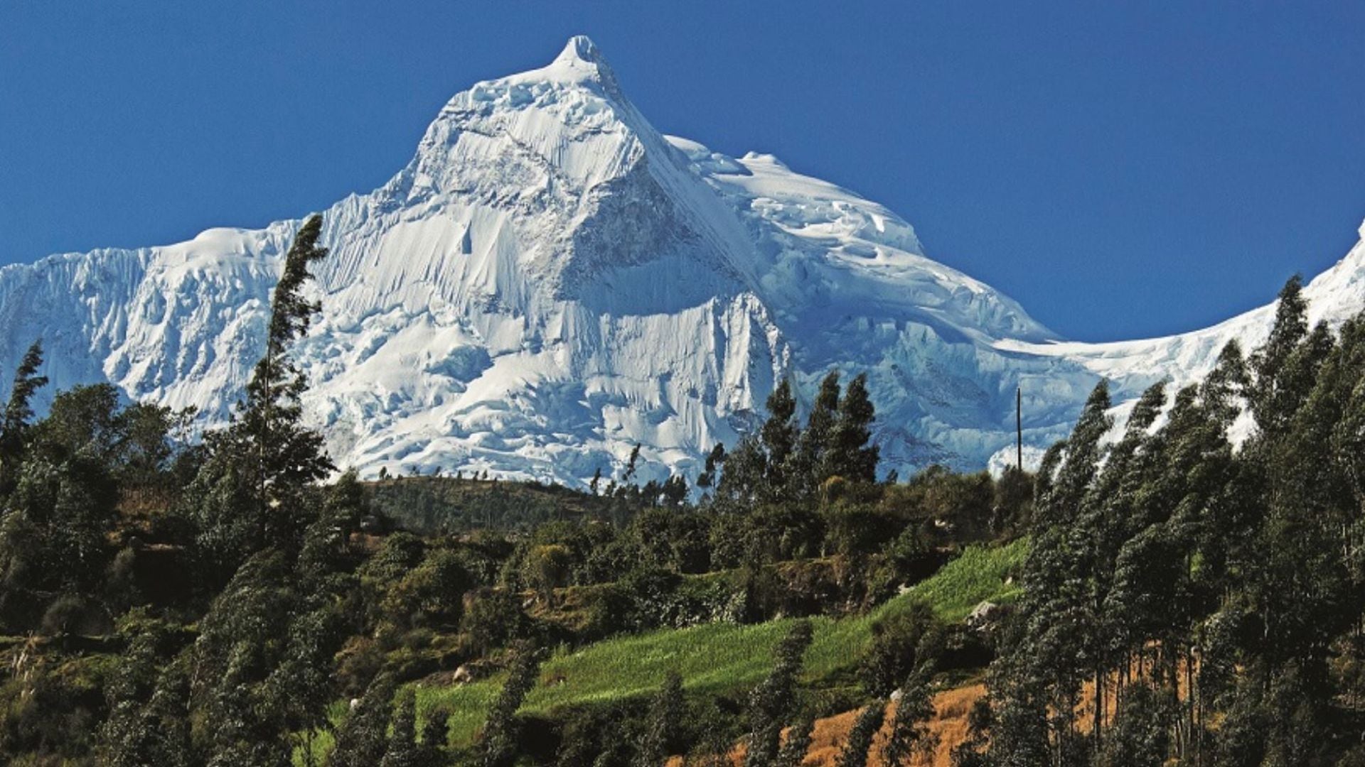 Tres andinistas peruanos desaparecen durante expedición en el nevado Huascarán: familiares piden el apoyo de un helicóptero de rescate