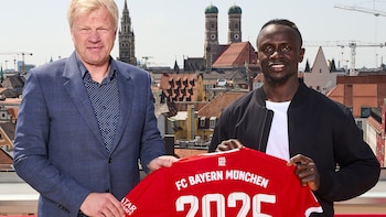 Sadio junto a Oliver Kahn