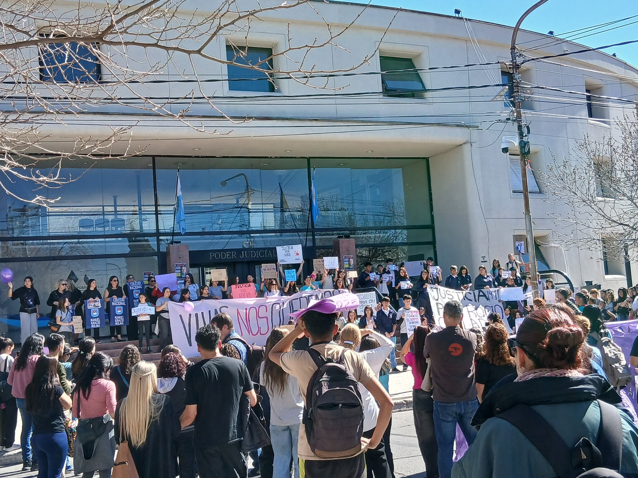 Allegados a la víctima y vecinos de la ciudad marcharon para reclamar justicia por Rocío