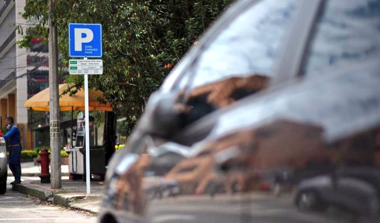 Las Zonas de Parqueo Pago en Bogotá operan con tarifas diferenciadas y horarios especiales, incentivando la rotación y el uso de vehículos eléctricos - crédito Terminal de Transportes de Bogotá