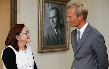 Alexandra Hill, ministra de Relaciones Exteriores de El Salvador, y Carl Skau, director ejecutivo interino del Programa Mundial de Alimentos, reafirmaron el compromiso de fortalecer la seguridad alimentaria en el país durante una reunión para evaluar avances y nuevas vías de cooperación. (Cortesía: Alexandra Hill Tinoco)