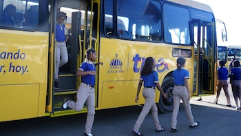 Transporte escolar gratuito en República Dominicana ya les ha ahorrado más de $364 millones a las familias