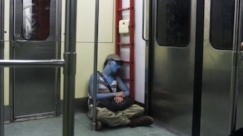 Un pasajero dormido en uno