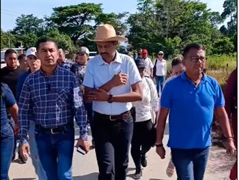 José María Romero, alcalde de Páez, el gobernador Wilmer Rodríguez al centro, le sigue el diputado Orlando Zambrano