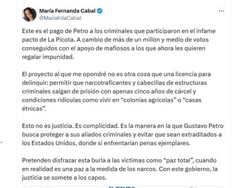 La congresista también arremetió contra