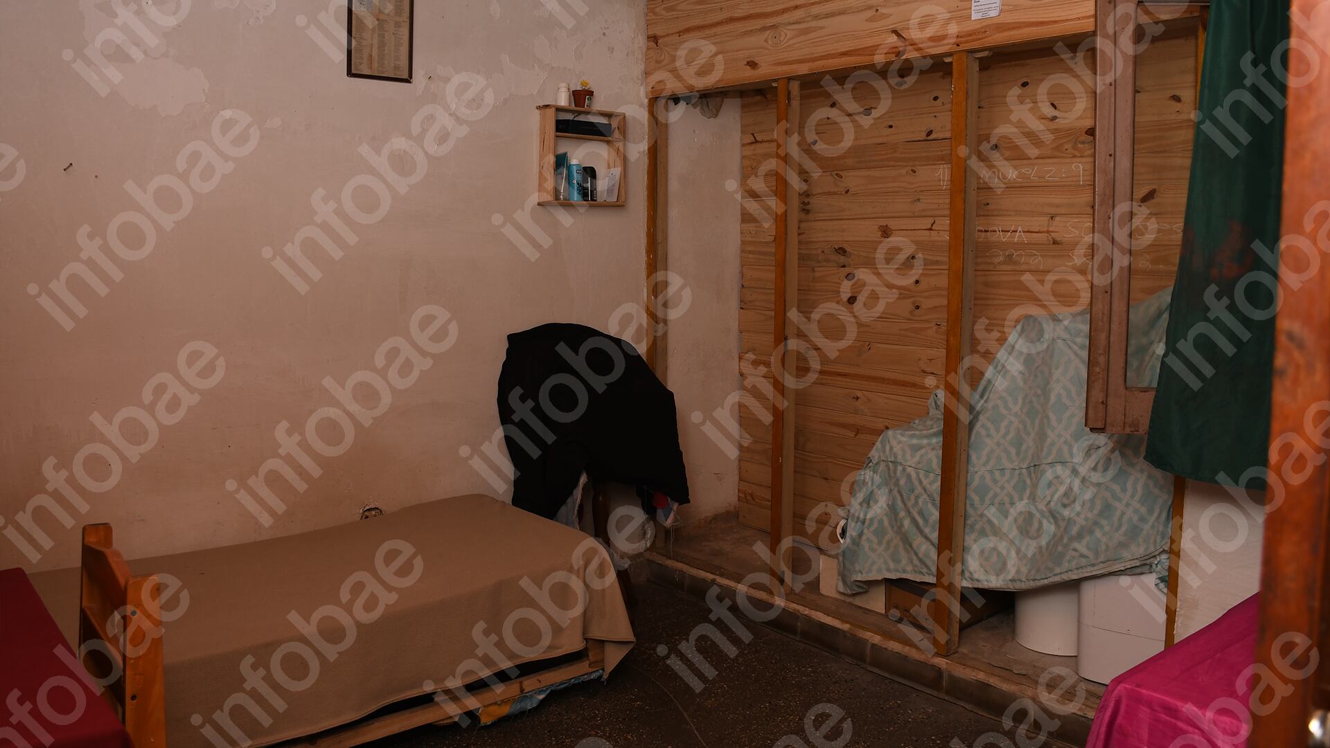 La habitación donde habría ocurrido el crimen. En las paredes hay colgados un cuadro con “Salmos” bíblicos