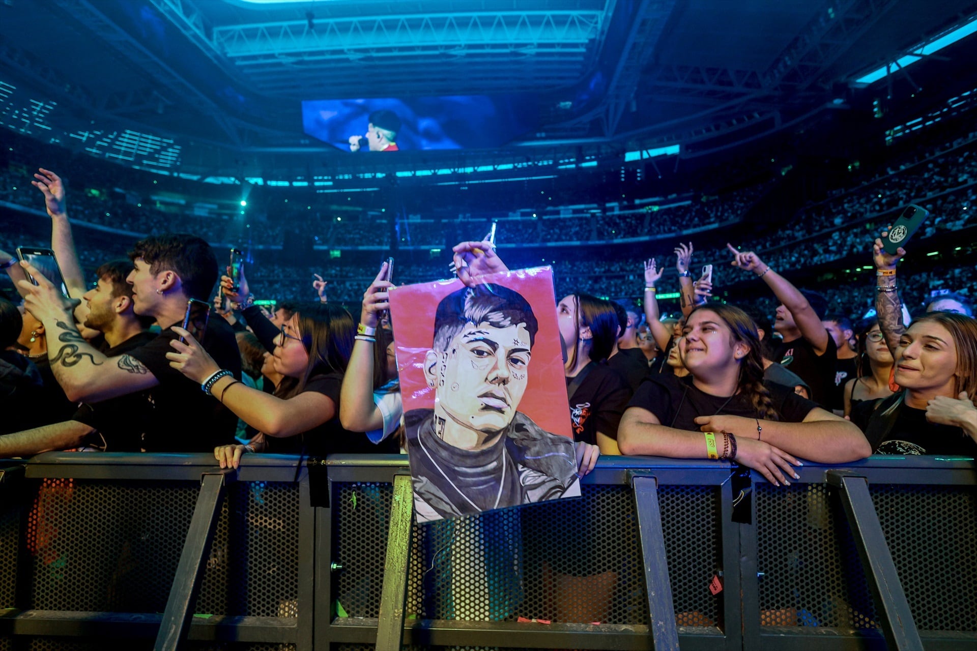Actuación del cantante argentino Duki en el Santiago Bernabéu el pasado 8 de junio. (Ricardo Rubio / Europa Press)