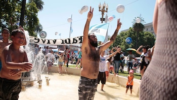 Militantes se sumergieron este martes