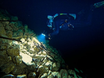 El INAH continúa con registro de vestigios encontrados en el cenote Síis Há, en Yucatán. Foto G. García, SAS