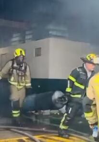 Bomberos realizaron las maniobras pertinentes para evitar una tragedia mayor - crédito Metropolitano Noticias/Facebook