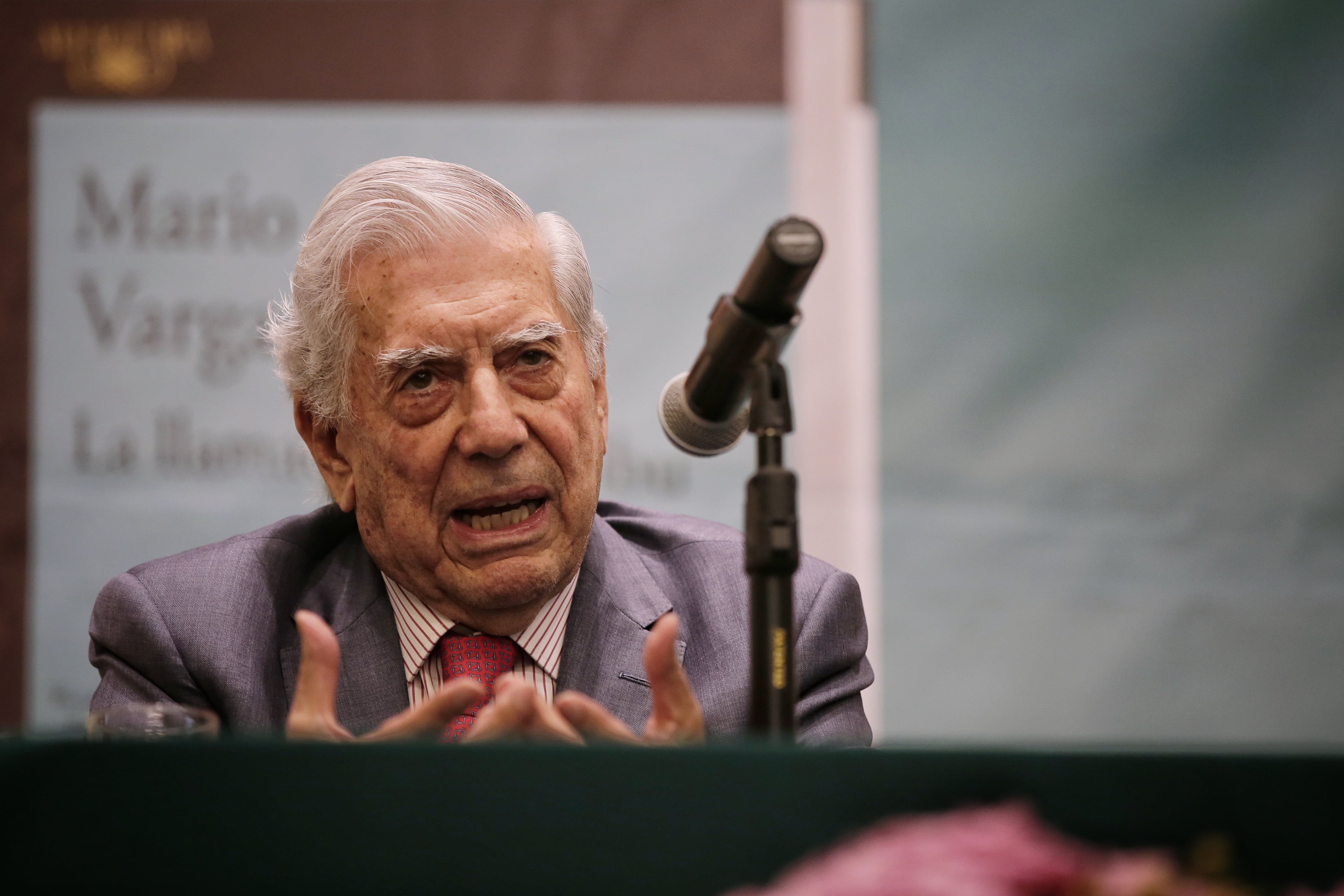 El Nobel de Literatura Mario Vargas Llosa dedicó buena parte de su vida pública a denunciar lo que él consideraba el avance del populismo en América Latina - crédito Luisa González/Colprensa