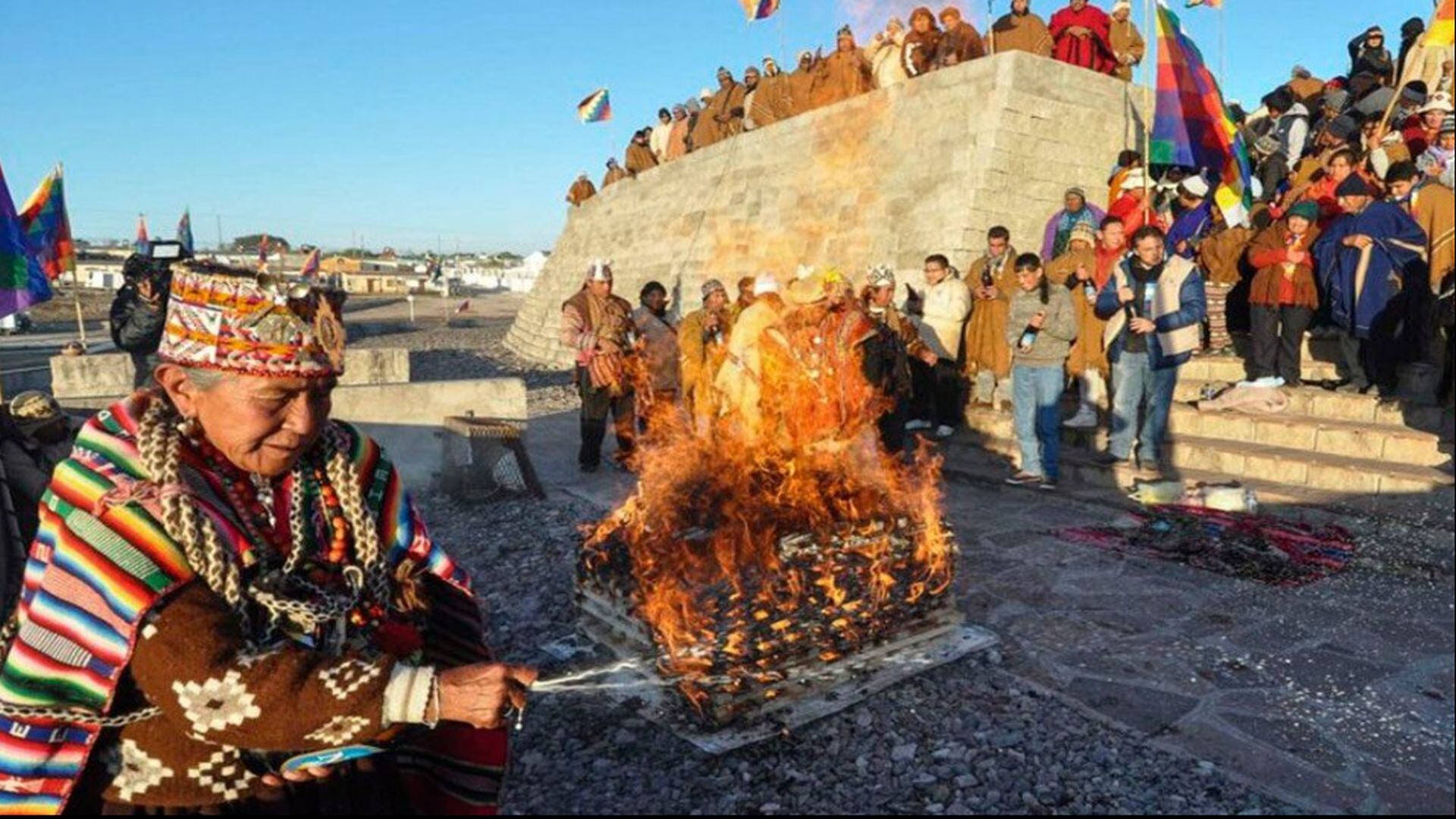 Los ecos de la antigua civilización inca reverberan en la actualidad a través del Inti Raymi, una festividad que trasciende las fronteras peruanas para brillar en otros países sudamericanos. (Serargentino)