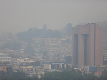 Humo e incendios forestales deterioran el aire en Tegucigalpa y elevan riesgos de salud. (FOTO:El Heraldo)