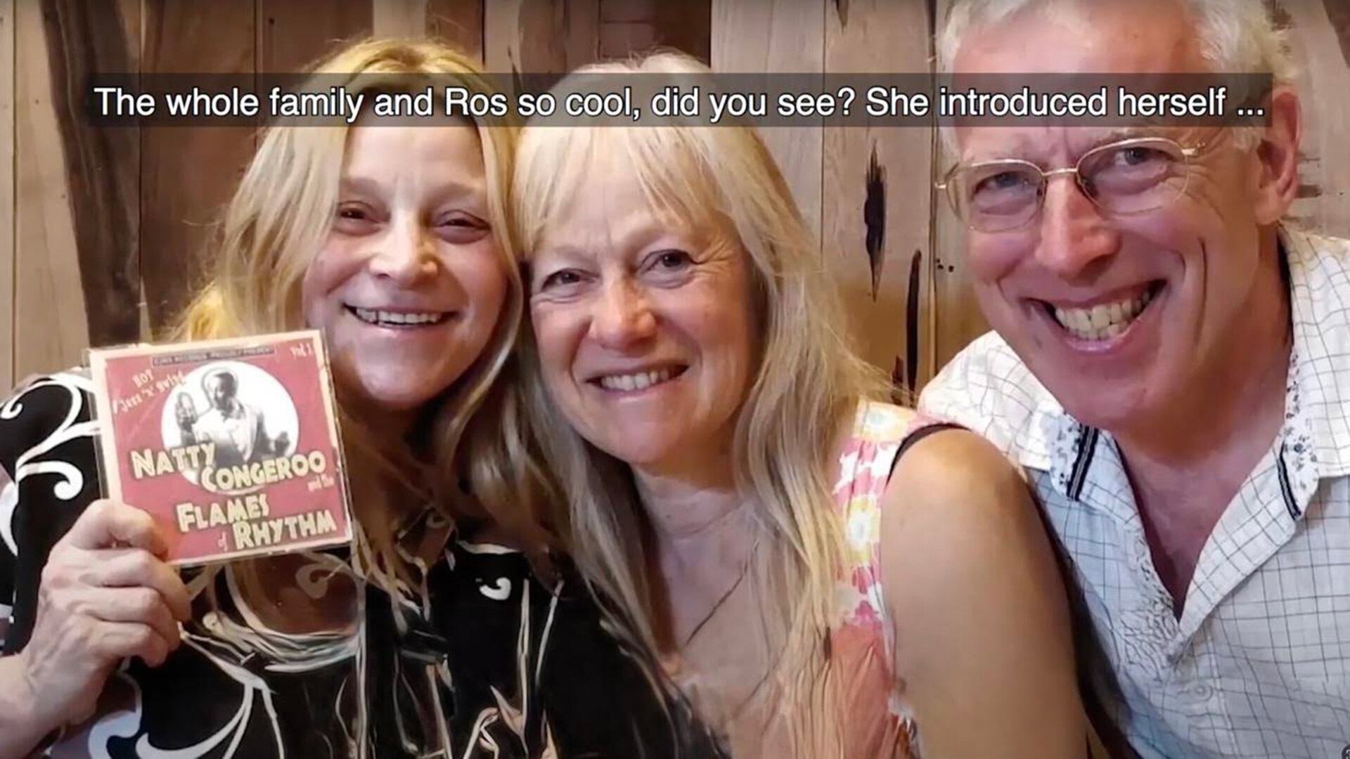 Divina Gloria en el encuentro con sus primos de la rama familiar inglesa, Ros Ariel y Mark Johnson