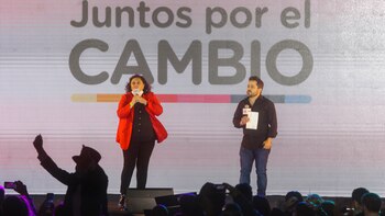 Paula Oliveto y Martín Tetaz