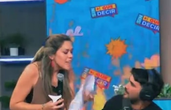¿Alejandra Baigorria se molestó con Israel Dreyfus? El modelo responde por polémica parodia. Captura: Sin + que decir.