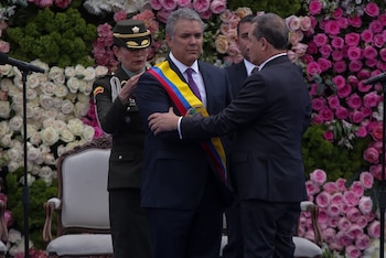 En 2018, Ernesto Macías Tovar tomó el juramento e impuso la banda presidencial a Iván Duque Márquez en la Plaza de Bolívar - crédito Archivo Colprensa