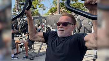 Arnold Schwarzenegger levanta pesas para celebrar sus 79 años: el hábito que no ha abandonado en más de seis décadas