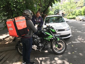 Solicitar una apetecible pizza de