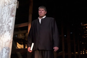 El obispo Vernon abrió la