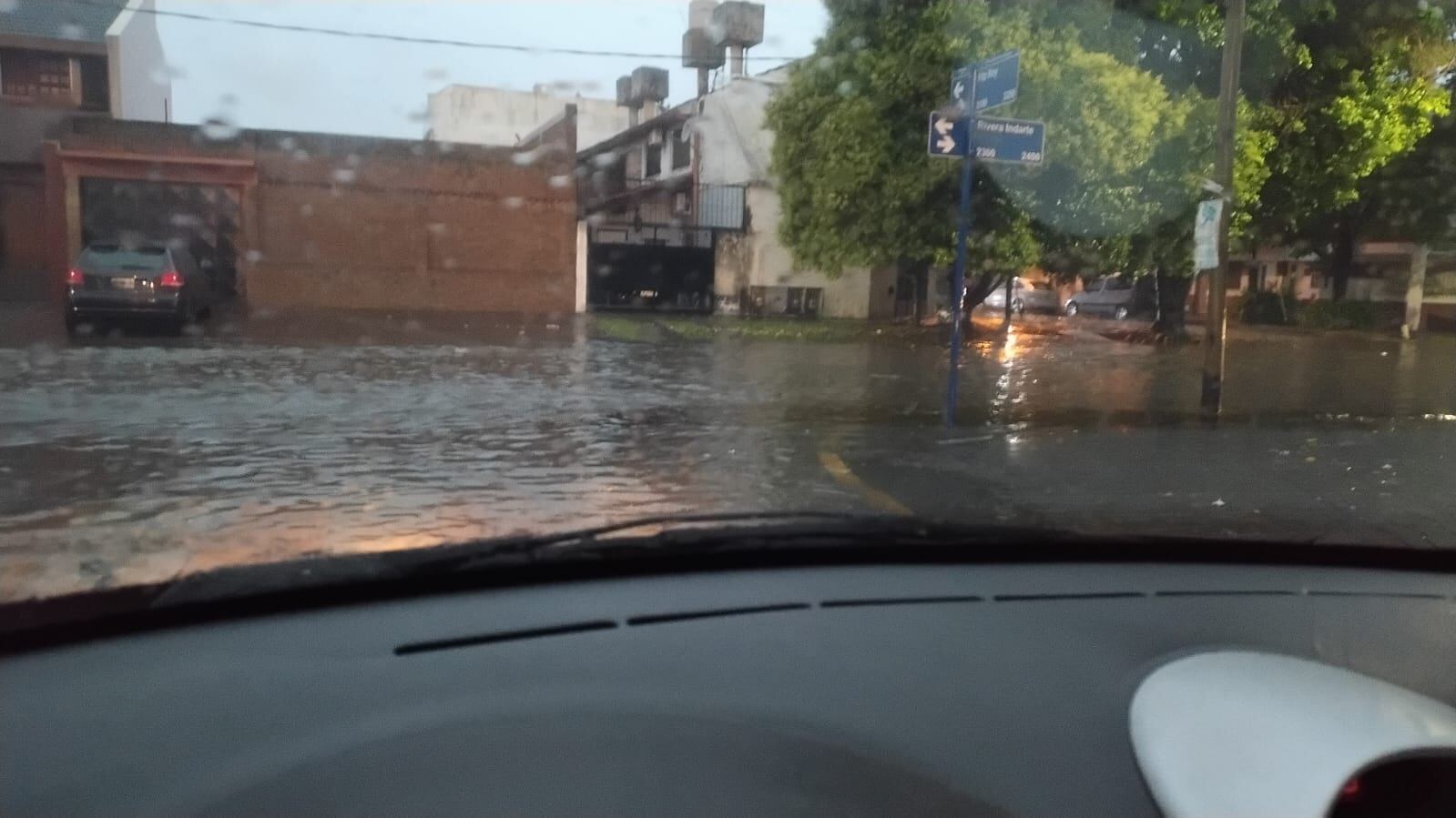 El Servicio Meteorológico Nacional emitió alertas amarillas por lluvias intensas y vientos violentos para Buenos Aires, Córdoba, Santa Fe, Entre Ríos, La Rioja y San Luis