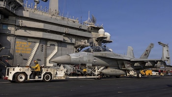 Irán reivindica un lanzamiento de misiles de crucero contra el portaaeronaves de EEUU 'USS Abraham Lincoln'